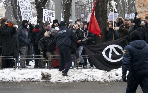 Чёрное знамя над Ригой: Латвия бастует против АСТА - митинг глазами очевидца.