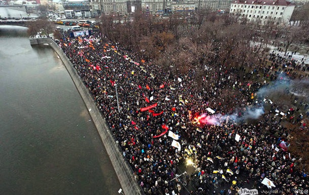 Почему Путин разрешил митинг на Болотной?