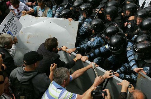 Майдан - 2011: Активісти vs Беркуту