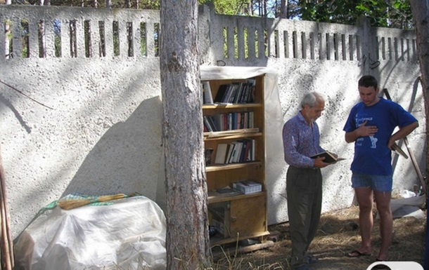 Библиотека палаточного лагеря в Береговом (Бахчисарайский район)