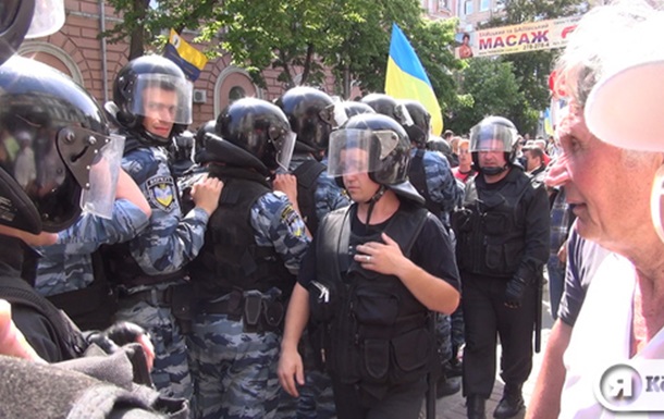 Вставай, Україно или БТР у Софийской площади. Фоторепортаж