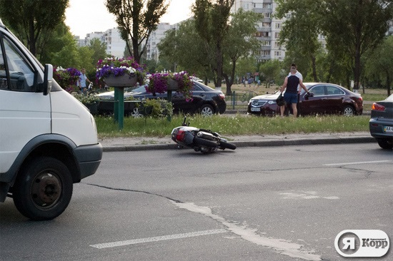 Пьяный скутерист сбил девочку на пешеходном переходе