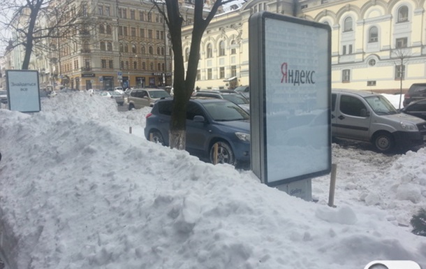 Снег в центре Киева. Кто что чистил, не понятно