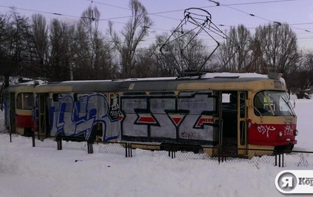 Снегопад в Киеве или Кто ответит за брошенные без присмотра трамваи