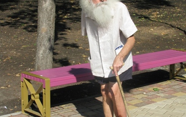 Столетний старец на открытии Харьковского Диснейленда