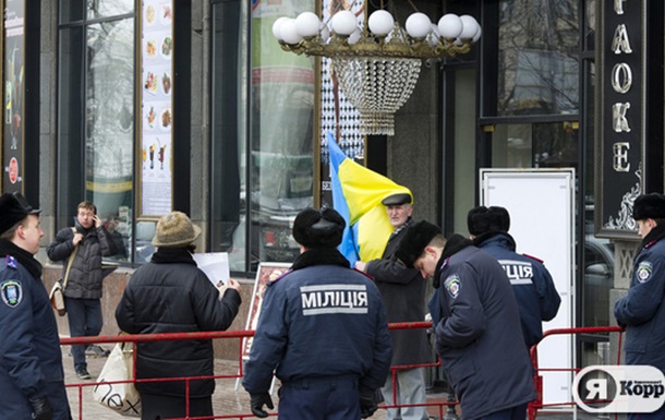 Возле Украинского дома во время пресс-конференции Януковича