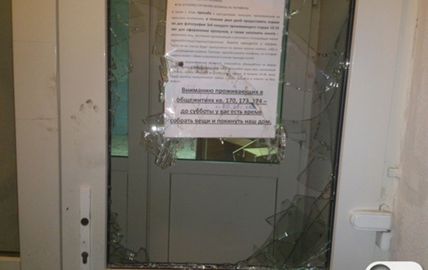 Хозяин притона в киевской новостройке на Срибнокильской, 1 терроризирует дом