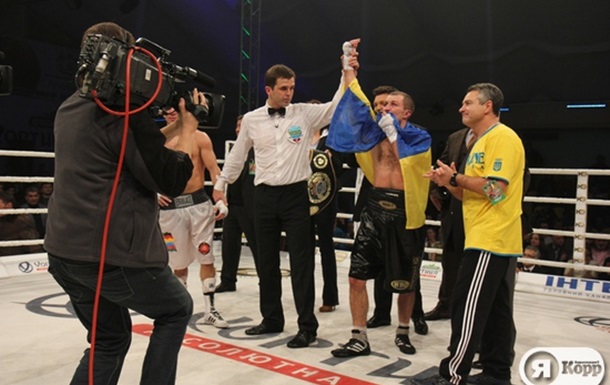 Бокс в Черкассах. Федченко одержал уверенную победу над Азадом Азизовым