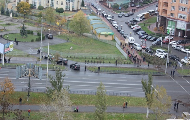 Зачистка улицы перед голосованием Януковича