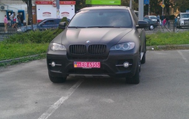 Ищет хозяина! Брошенная в центре Киева BMW X6