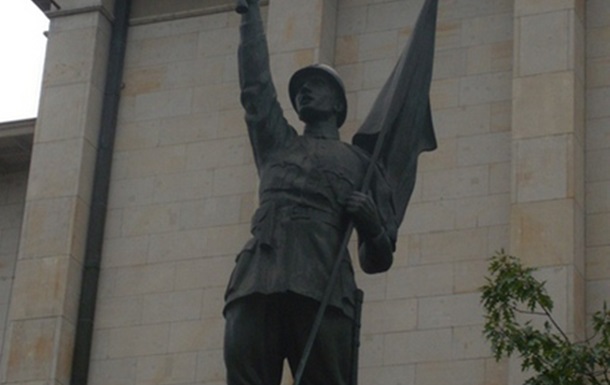 15 августа - Праздник Войска Польского, музей вооруженных сил, Варшава