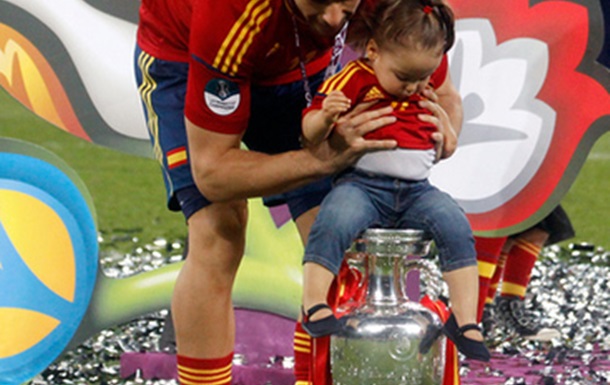 Іспанія - чемпіон! Альваро Негредо з дочкою і кубком
