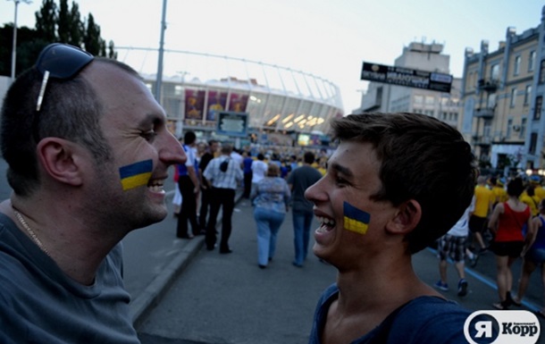 Шли болеть за шведов - против французов, но с Украиной в сердцах!