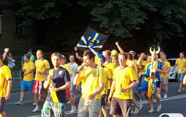 Марш шведских фанов в Киеве 11 июня