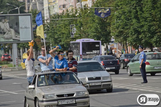 Желто-синий Донецк перед матчем Украина-Франция