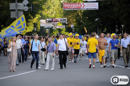 Марш-парад болельщиков сборной Швеции