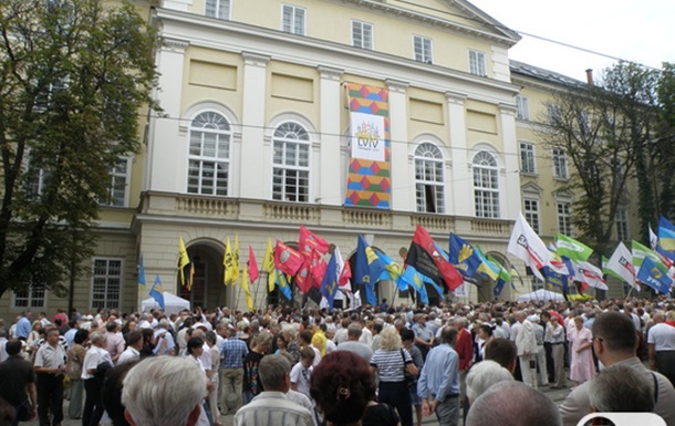 У Львові опозиція провела мітинг на підтримку української мови