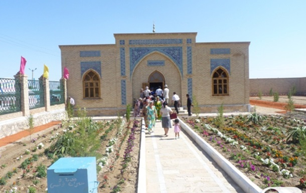 Казахская делегация посетила мавзолей своих предков в Узбекистане