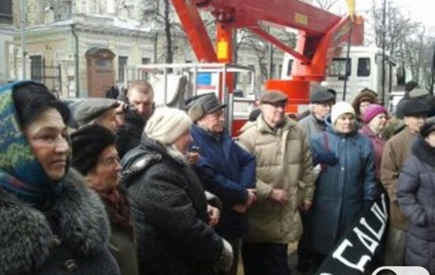 При вході в НБУ пройшла акція протесту ошуканих вкладників