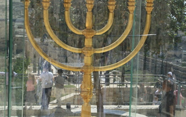Єрусалим молиться або Західна Стіна та Золотий Семисвічник від українця