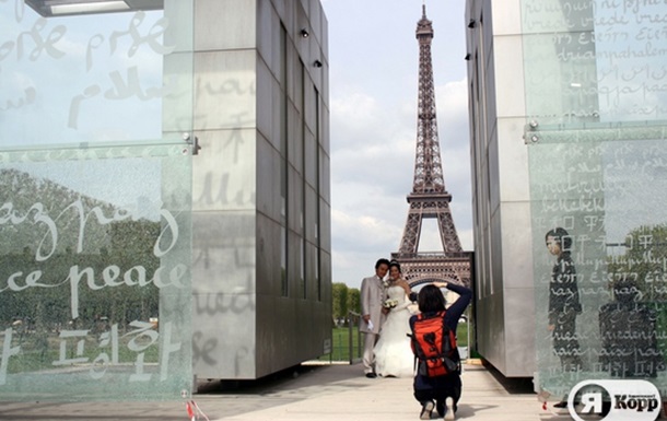 Свадьба в Париже. Фото на память...