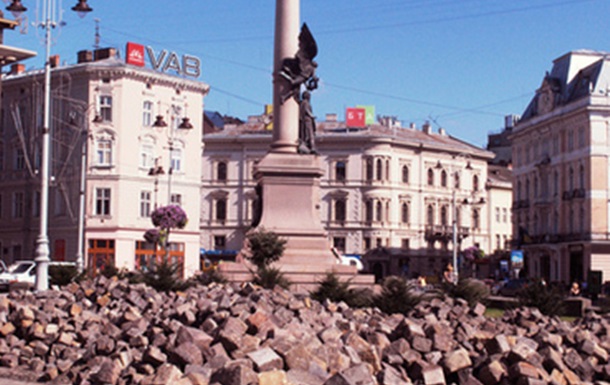Площа Адама Міцкевича