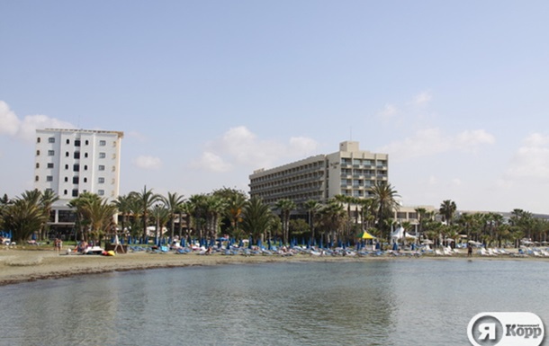 Ларнака, Кіпр: аеропорт, мечеть, готель