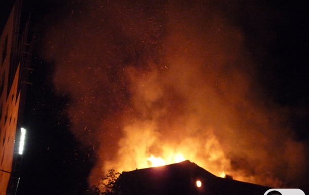 Пожар в доме возле Hyatt на улице Аллы Тарасовой