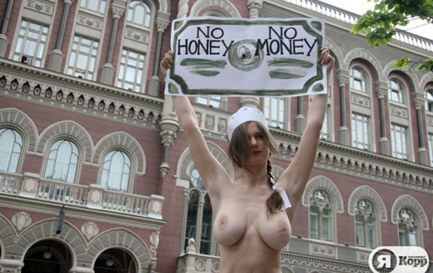 No honey - no money! Движение FEMEN осудило главу МВФ