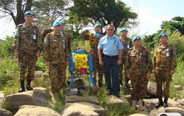 Монгольские миротворцы почтили память украинских вертолетчиков в Сьерра Леоне