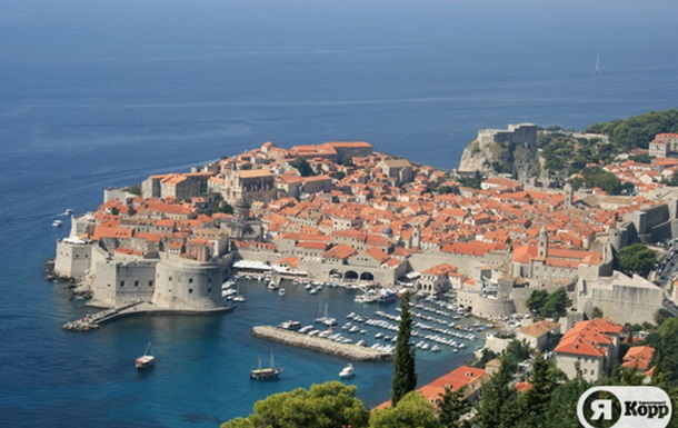 Хорватский Дубровник: красные крыши и зелень в камнях