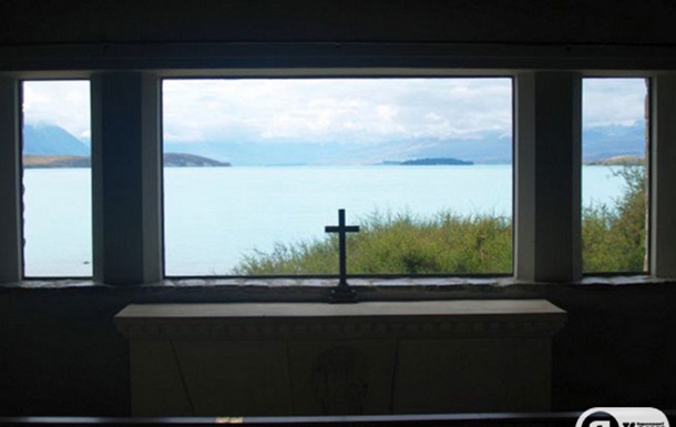 Маленькая церквушка и ее алтарь с душой необыкновенного озера. День 12