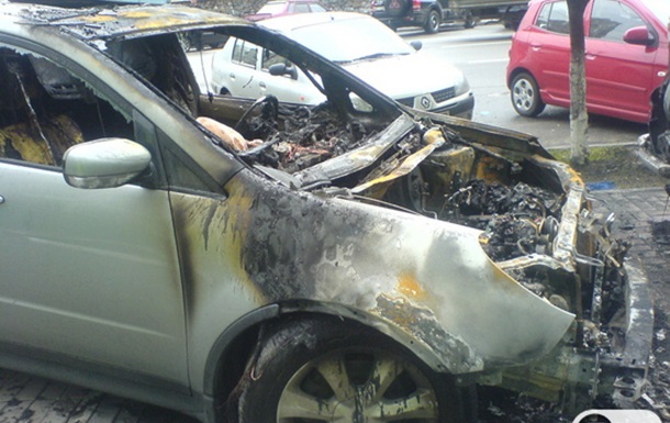 В Киеве сожгли три автомобиля