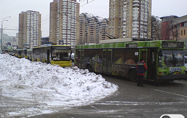 Затор троллейбусов на Печерской площади