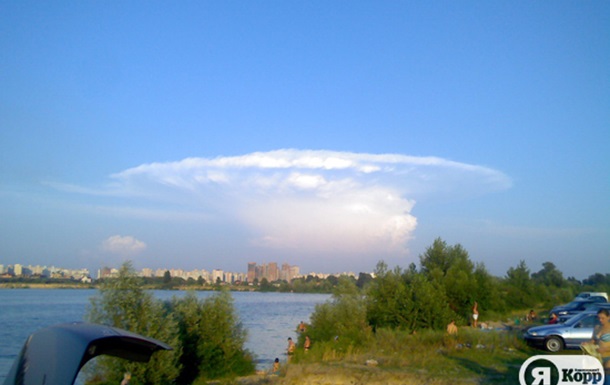 Облако ядерного взрыва над Троещиной