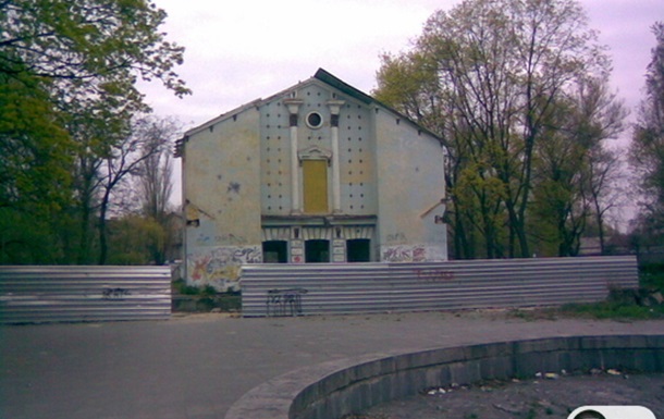Кінотеатр після закриття