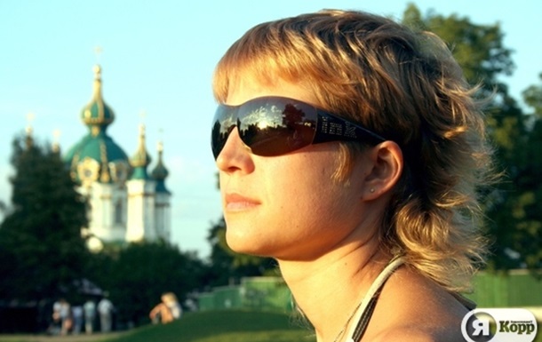 Красивая девушка, солнечный день, Киев
