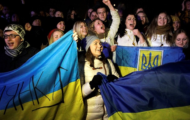 Яценюк закликав українців виходити на Майдан без прив язки до опозиції