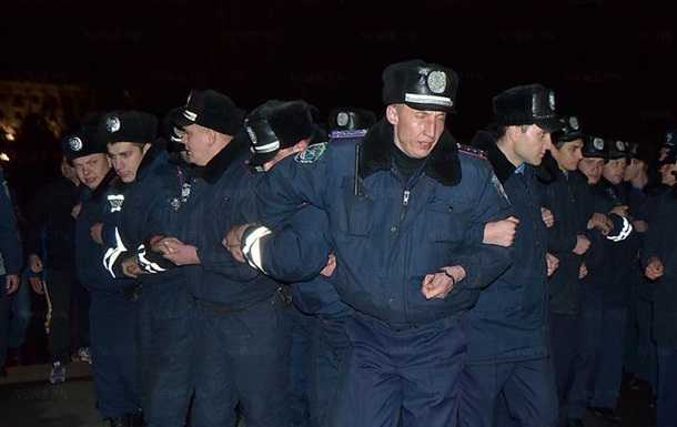 Міліція знесла намети на Євромайдані в Миколаєві, є постраждалі - ЗМІ