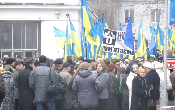 В Киеве началось траурное шествие в память о жертвах Голодомора 