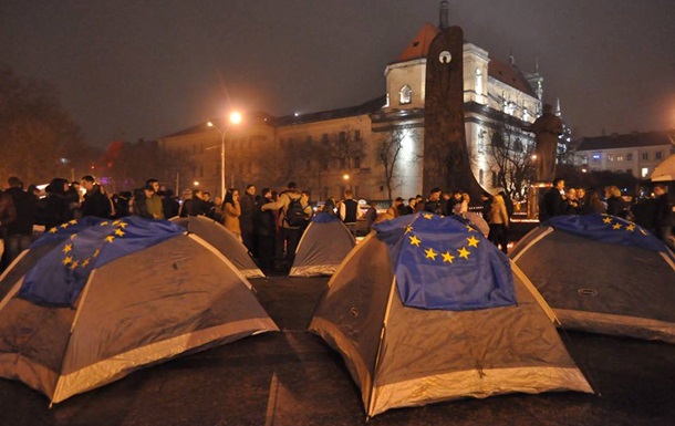 Во Львове Евромайдан превратился в палаточный городок