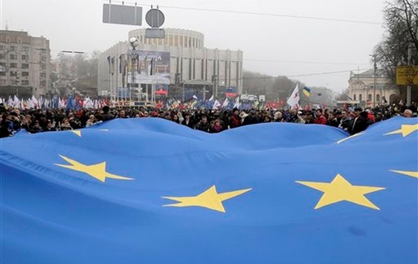 Міліція нарахувала приблизно рівну кількість мітингувальників на Європейській площі й на акції на підтримку дій уряду України