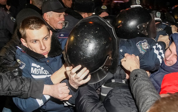 Під покровом ночі. Фоторепортаж зі штурму Євромайдану в Києві