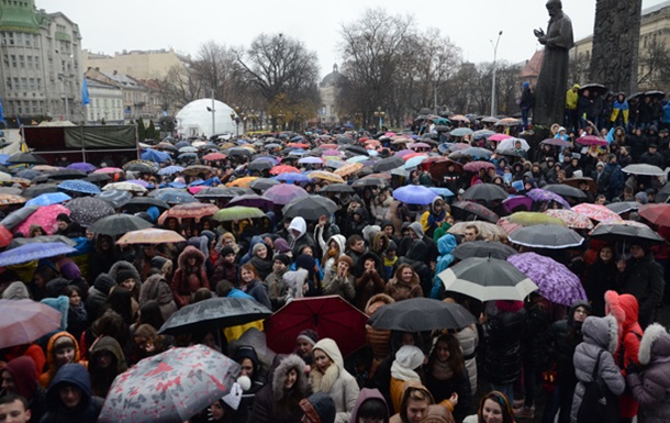Євромайдан у Львові зібрав понад 10 тисяч студентів