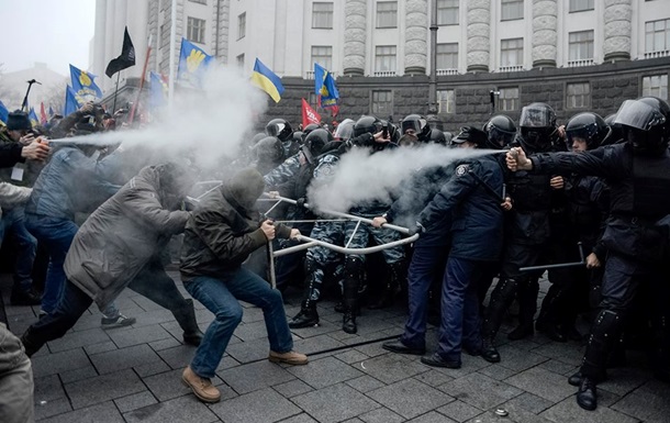 НГ: Евроинтеграцию в Киеве травили газом