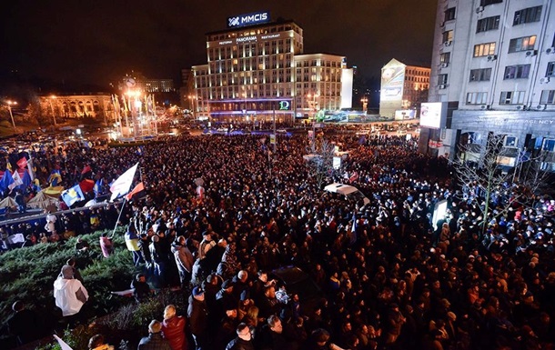 Оппозиция решила бросить партийную символику и объединиться с митингующими на Майдане Незалежности