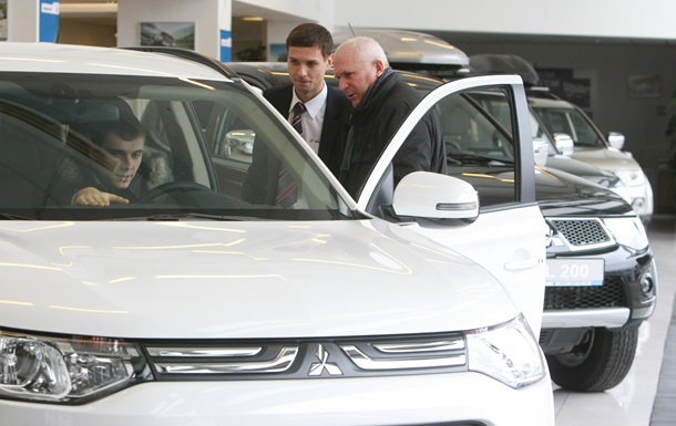 Корреспондент: Автопарк складного періоду. Спецмита й утилізаційний збір вдарили по розвитку українського авторинку