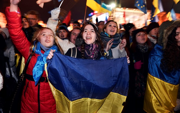 Евромайдан - студенты - Администрация президента - Около семи тысяч студентов направились с Майдана Независимости к Администрации Президента