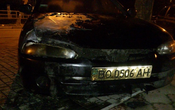 Новости Херсона - поджог - автомобиль - Свобода - В Херсоне неизвестные подожгли автомобиль председателя облорганизации Свободы