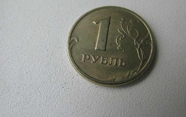 Рубль оновив багаторічні мінімуми до євро і кошика
